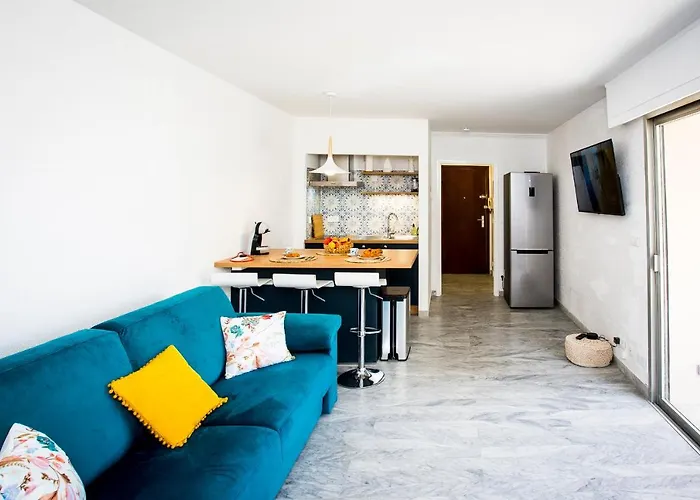Romantic Sea View Studio, Steps Away From The شقة