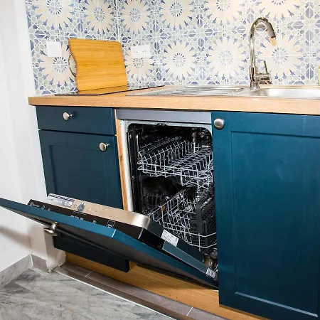 Romantic Sea View Studio, Steps Away From The Lägenhet