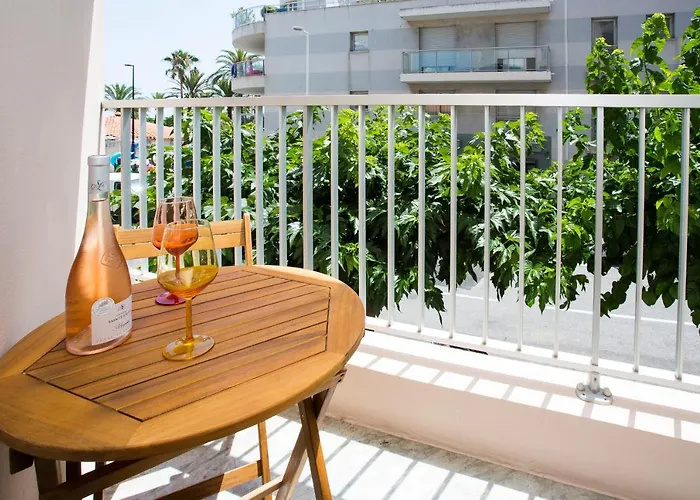 Appartement Romantic Sea View Studio, Steps Away From The